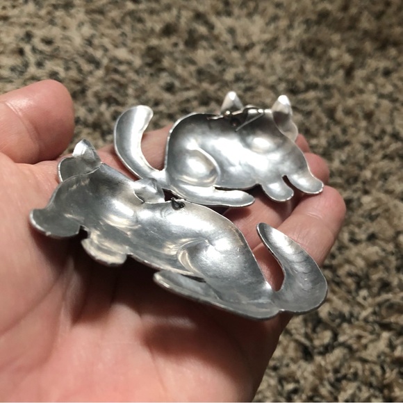 Large vintage silvertone smiling cat dangle earrings cat lady lightweight - Picture 9 of 11